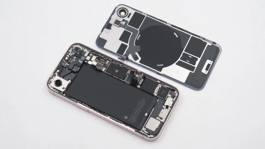 拆解报告:苹果iPhone 17e手机图15