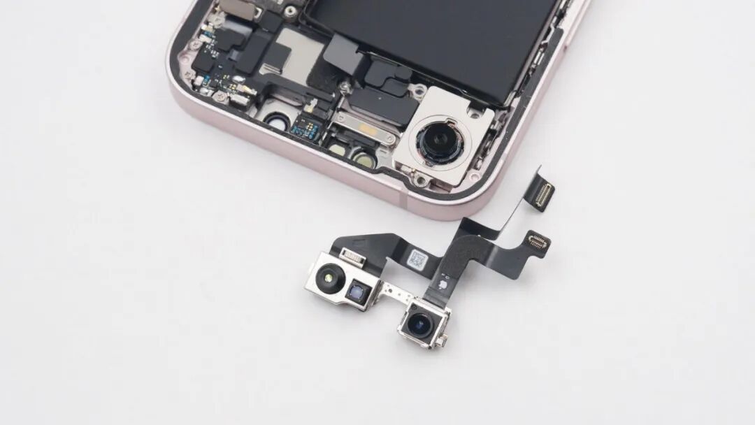 拆解报告:苹果iPhone 17e手机图17