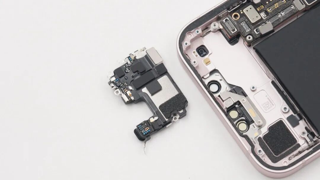拆解报告:苹果iPhone 17e手机图19