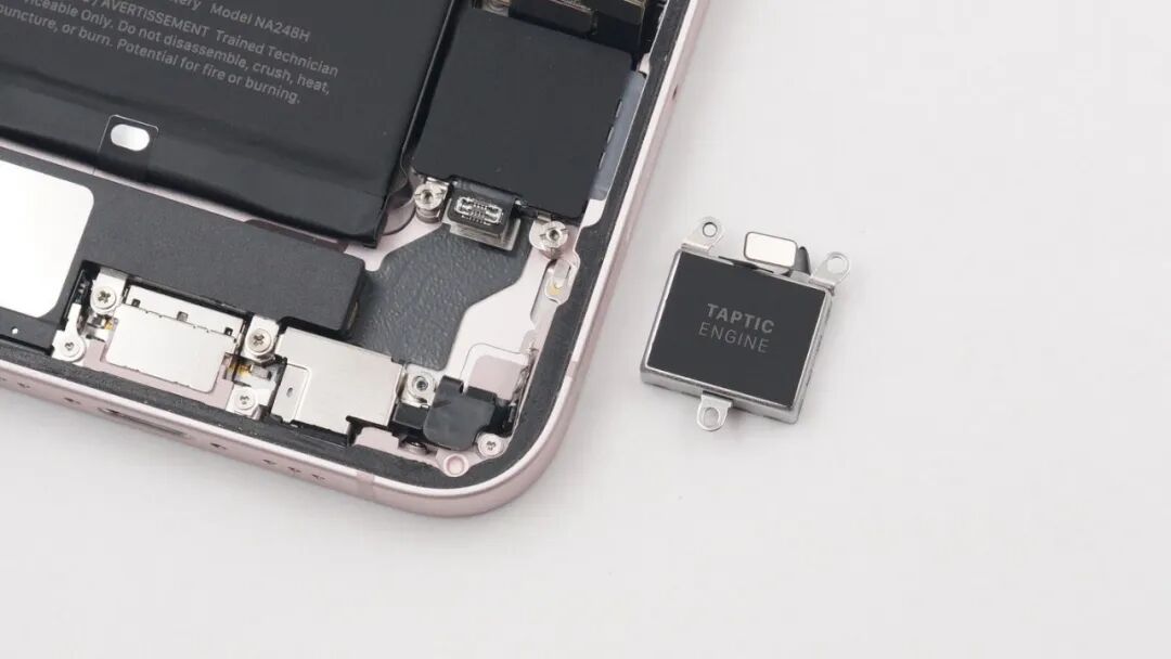 拆解报告:苹果iPhone 17e手机图20