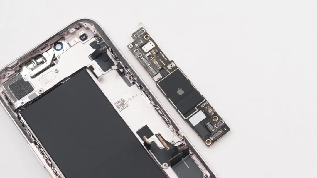 拆解报告:苹果iPhone 17e手机图22