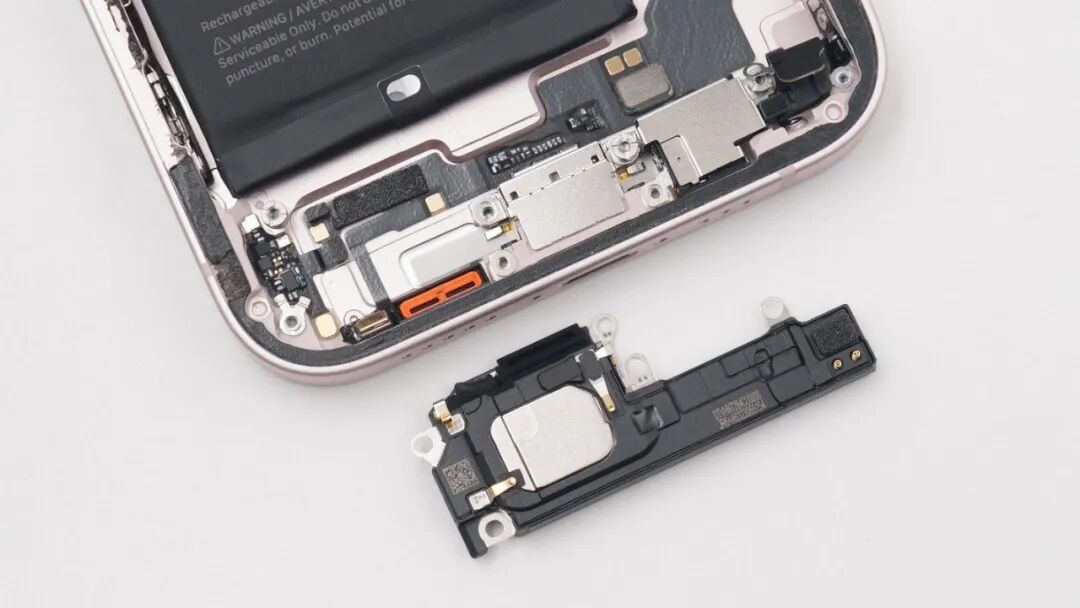 拆解报告:苹果iPhone 17e手机图23