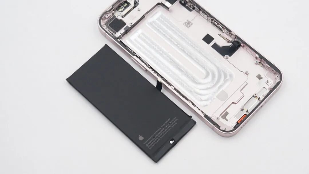 拆解报告:苹果iPhone 17e手机图26