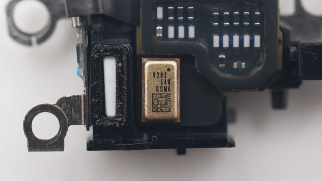 拆解报告:苹果iPhone 17e手机图32
