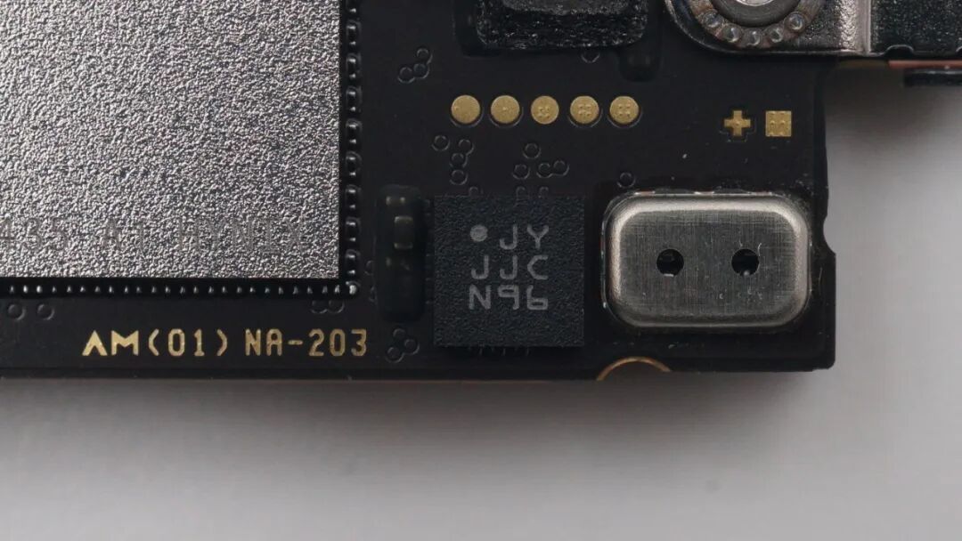 拆解报告:苹果iPhone 17e手机图53