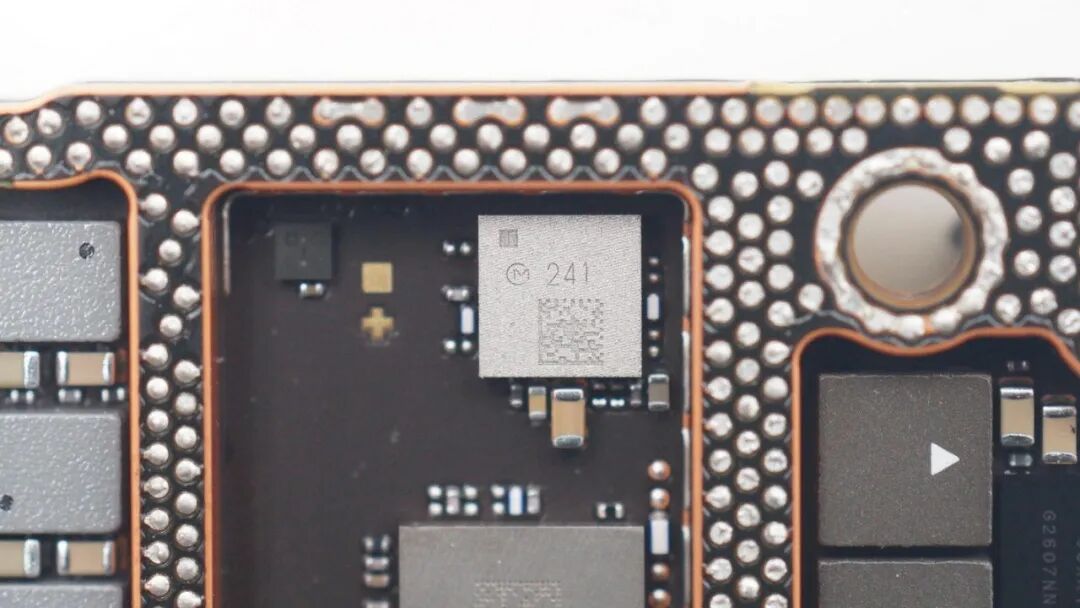 拆解报告:苹果iPhone 17e手机图58