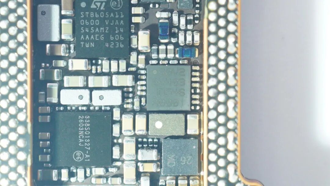 拆解报告:苹果iPhone 17e手机图63