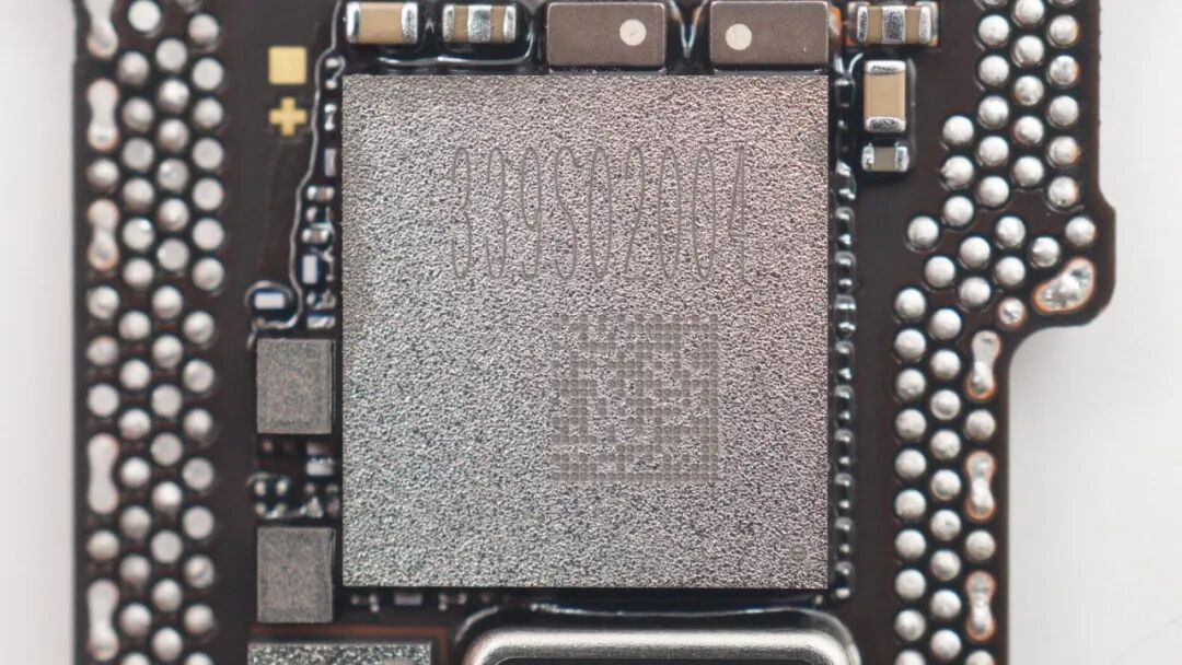 拆解报告:苹果iPhone 17e手机图69