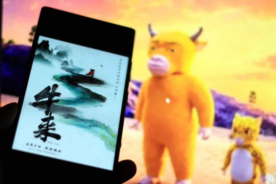 Anthropic 评估 AI 风险上升, 暂不公开更强模型；刘炽平：微信将成为 AI 为先的生态系统；全网吐槽《牛来》票房逆袭 | 极客早知道图12