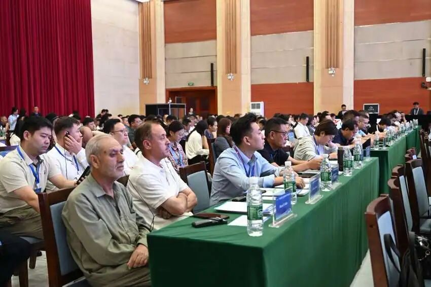 24家企业签约8亿元，四川制造首次大规模组团走进新疆、面向中亚南亚客商开展对接图5