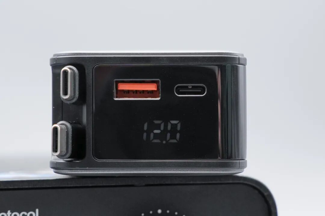 拆解报告:京东京造136W 3C1A自带线车充图8