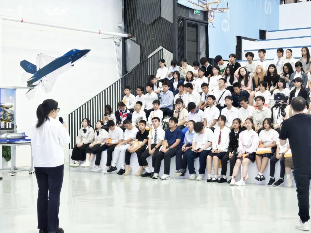少年走进未来天空 | 117名青少年开启低空经济第一课图17