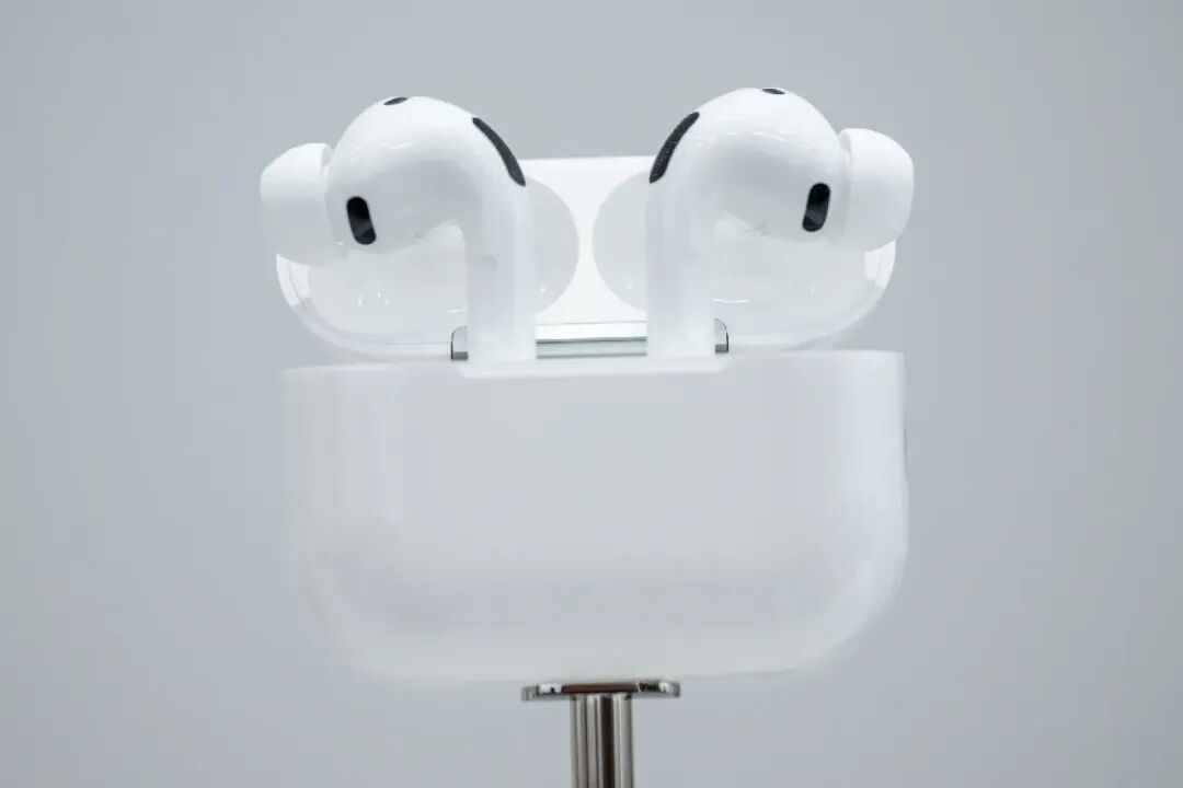突发｜苹果带摄像头的 AirPods 泄露了图4