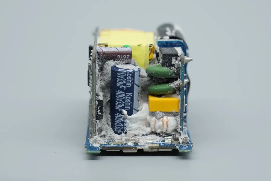 拆解报告：绿联Nexode Air美标100W USB-C氮化镓快充套装图24