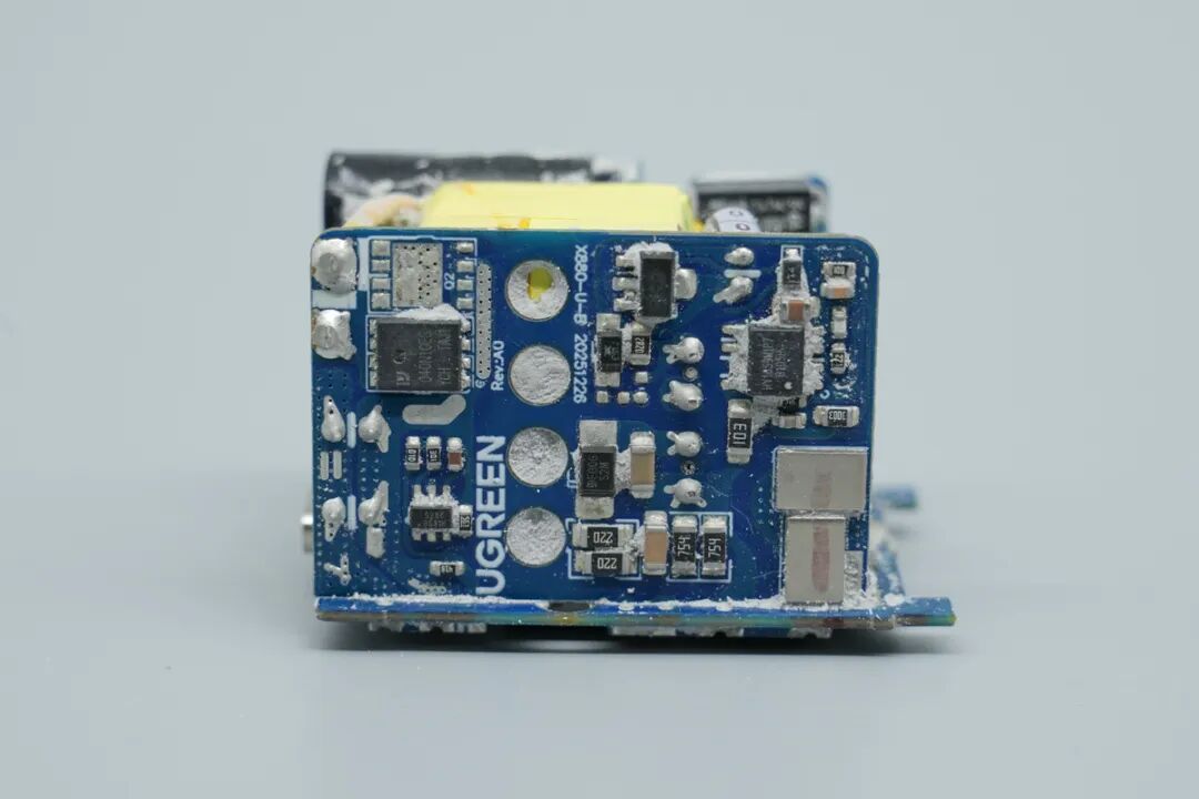 拆解报告：绿联Nexode Air美标100W USB-C氮化镓快充套装图25