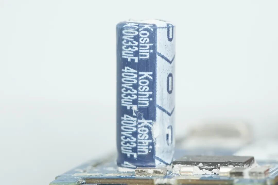 拆解报告：绿联Nexode Air美标100W USB-C氮化镓快充套装图35