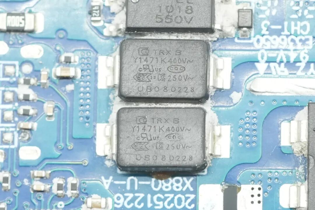 拆解报告：绿联Nexode Air美标100W USB-C氮化镓快充套装图43