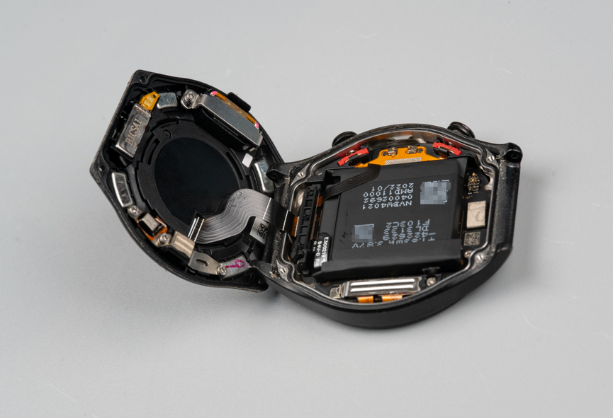 小米Watch S1智能手表内部长啥样？拆解后我亚麻呆了：这集成度真高，布板密度让我头皮发麻！图4