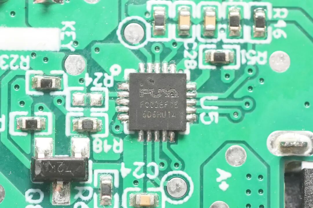 拆解报告:松下30W 11680mAh移动电源图32