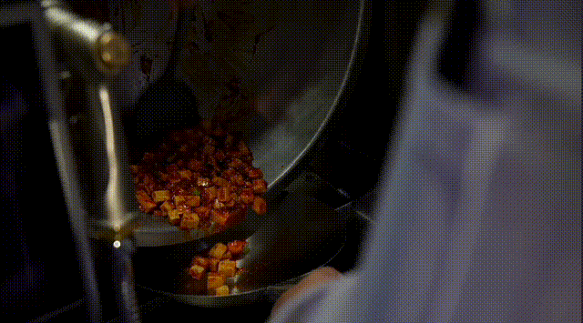 影视飓风Tim看呆!鸡排哥2小时做出八大菜系,AI首次长出「大厨大脑」图16
