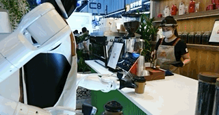 WRC唯一真「人机共生」展台，是家沉浸式机器人咖啡店图3