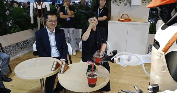 WRC唯一真「人机共生」展台，是家沉浸式机器人咖啡店图8