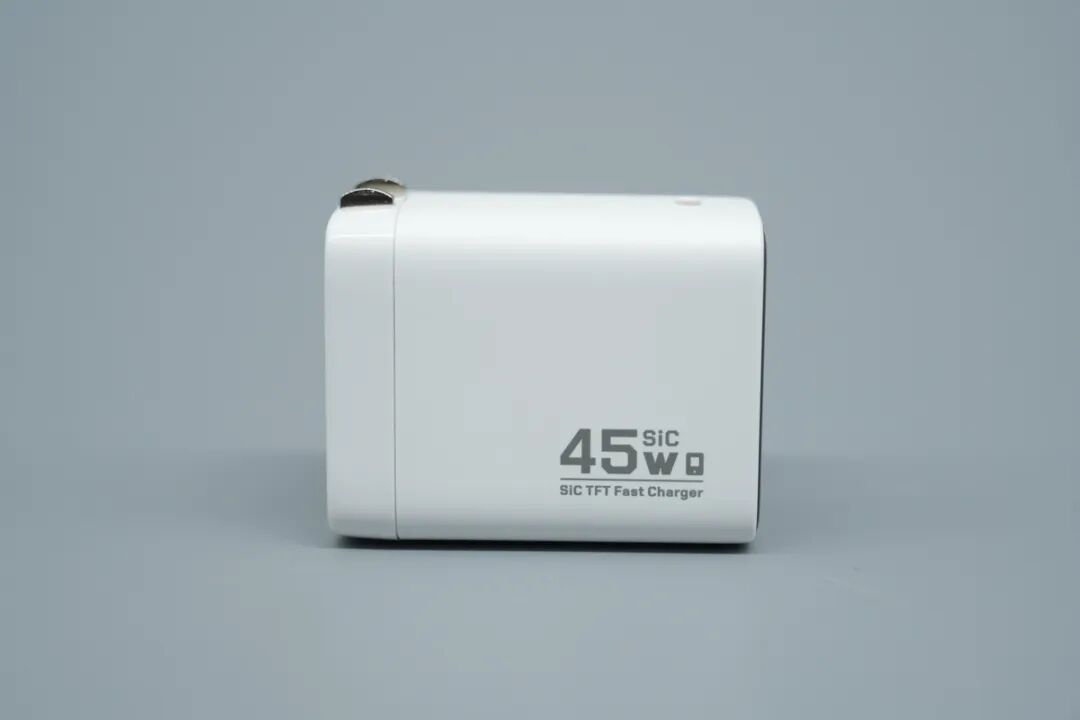 勤领科技45W USB-C碳化硅智显屏快充图2