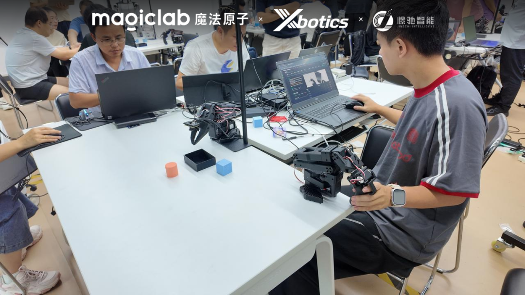 Xbotics x 魔法原子|首个融合机械臂开发&真实场景部署的具身智能实训营圆满收官!图9