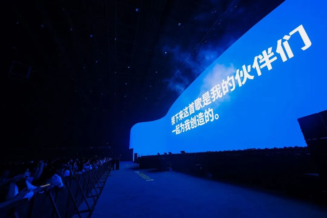 看完国内首场 AI 艺人线下演唱会,我开始期待「她」返场图8