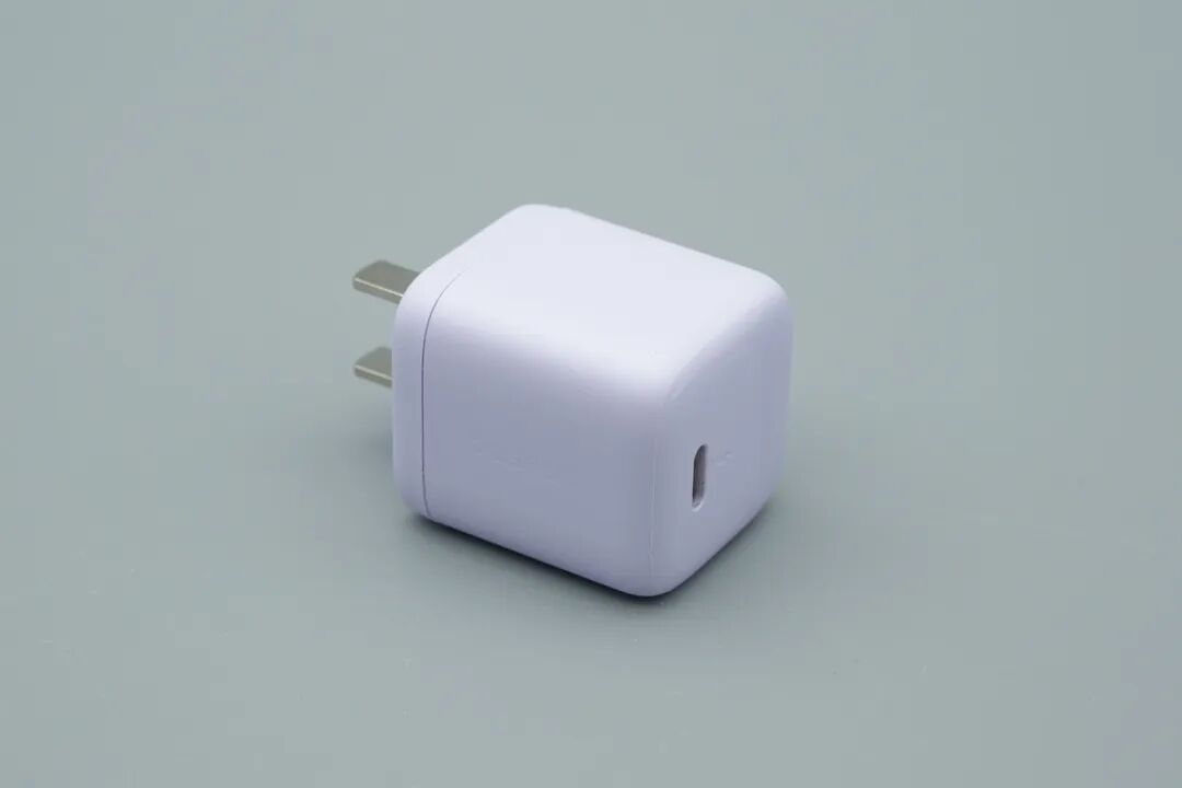 拆解报告：倍思45W USB-C氮化镓快充图1