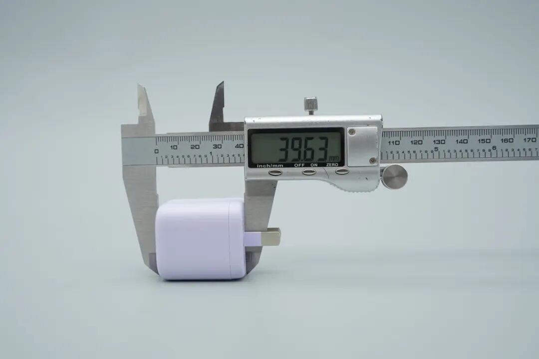 拆解报告：倍思45W USB-C氮化镓快充图7