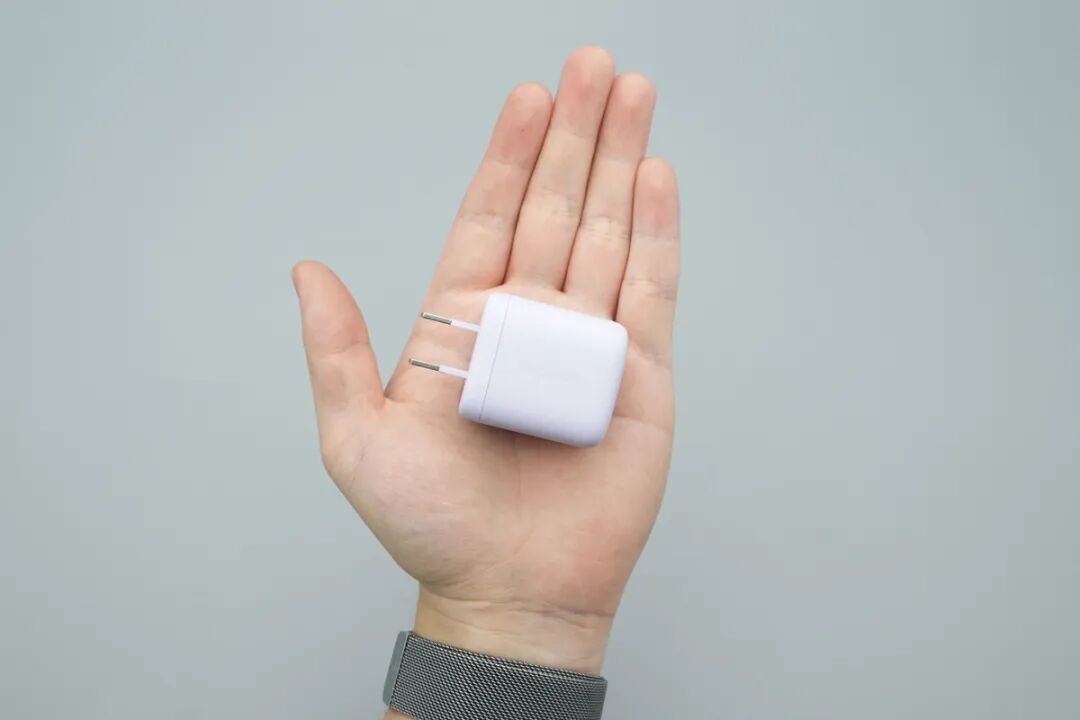 拆解报告：倍思45W USB-C氮化镓快充图12