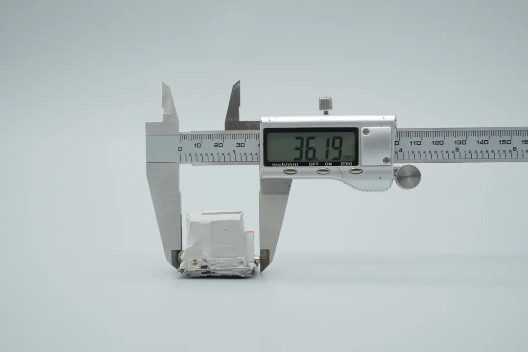 拆解报告：倍思45W USB-C氮化镓快充图18