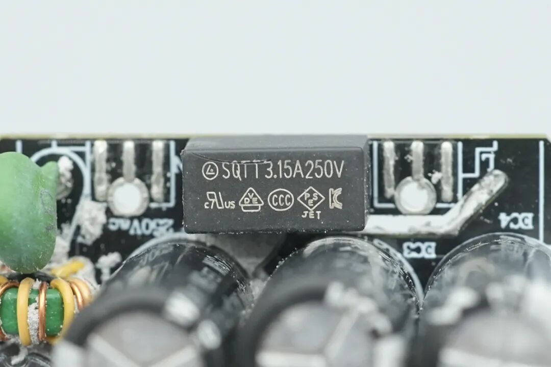 拆解报告：倍思45W USB-C氮化镓快充图26
