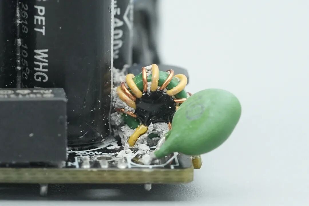 拆解报告：倍思45W USB-C氮化镓快充图28