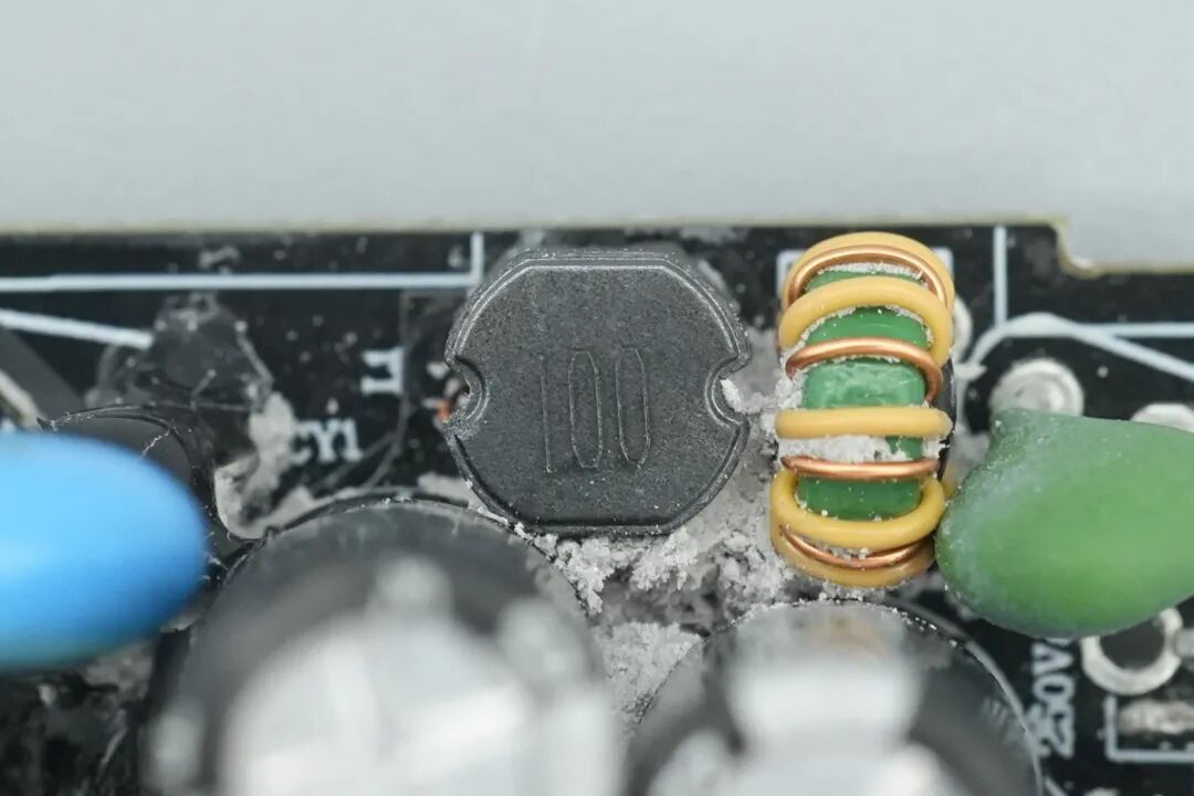 拆解报告：倍思45W USB-C氮化镓快充图29