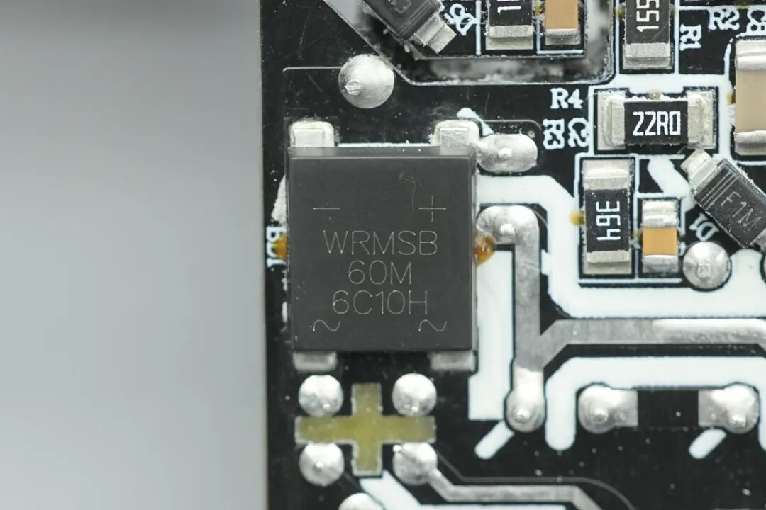 拆解报告：倍思45W USB-C氮化镓快充图30