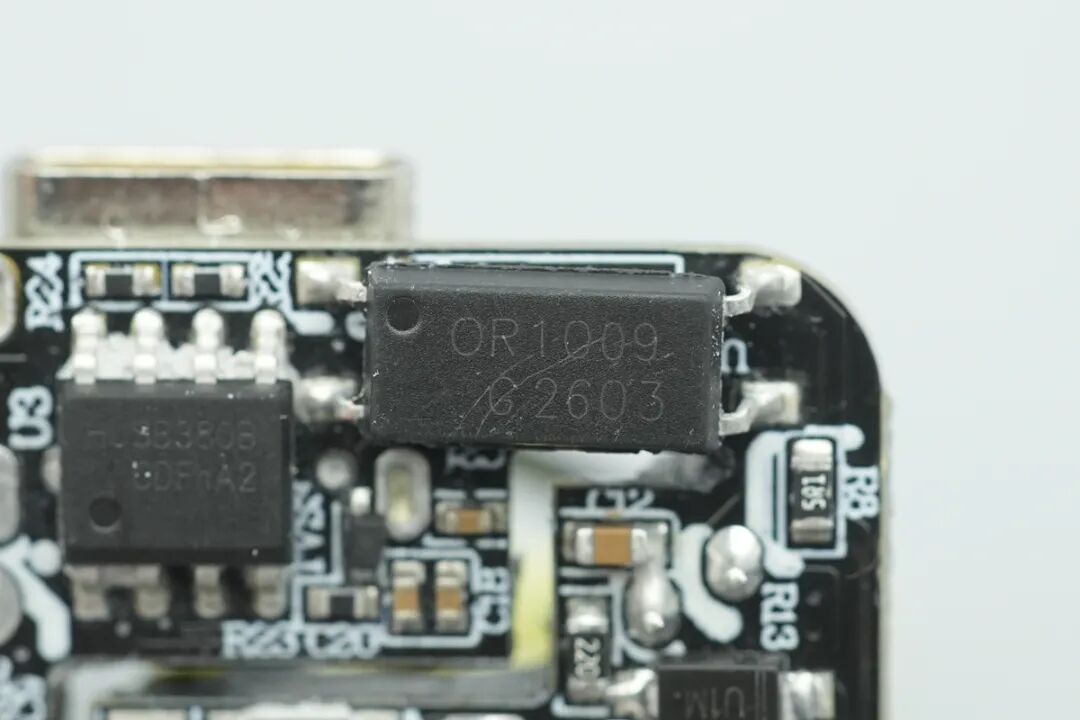 拆解报告：倍思45W USB-C氮化镓快充图38
