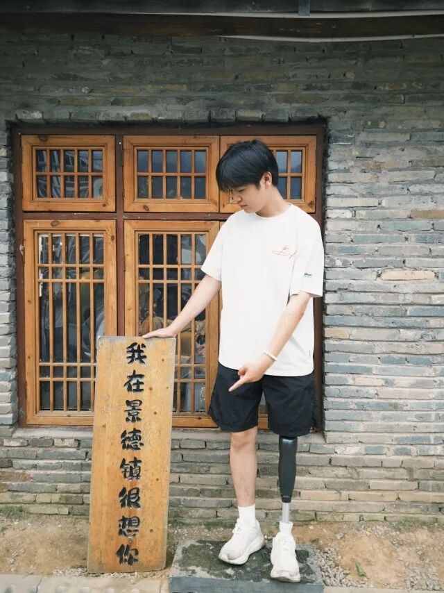 “有了仿生腿,我重新踏上旅途看世界”图1