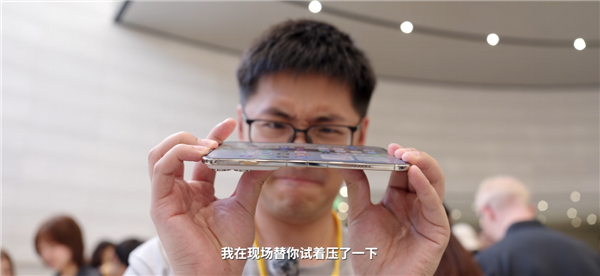 影视飓风Tim反掰iPhone Duo后闪屏，引发网络热议图1
