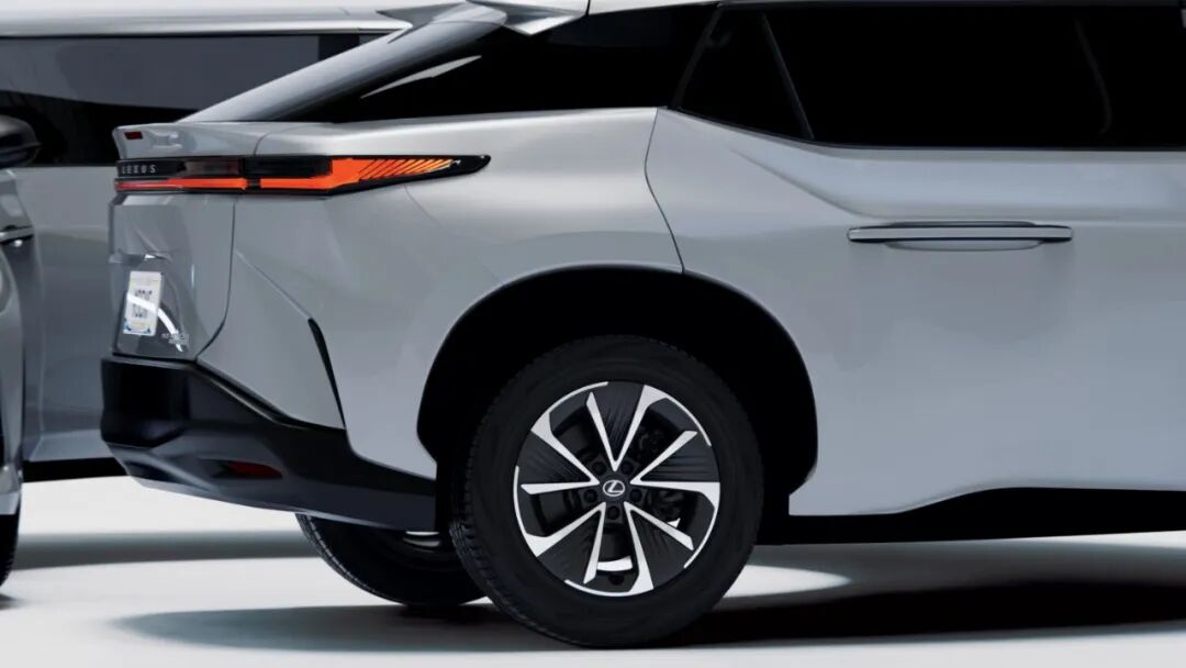 LEXUS发布两款新车:一个是圆环、一个有点扭……图8