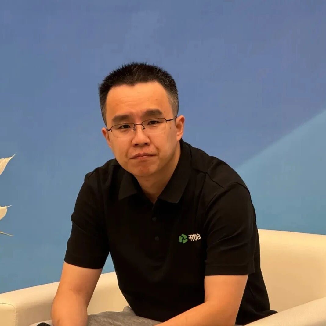 对话千问办公束骏亮：AI行业状态可以说是“欣欣向荣的一片混乱”，真正的赛点还没到来