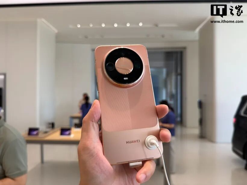华为Mate 90系列真机开箱！上有“巨炮”，下有“百宝箱”图12