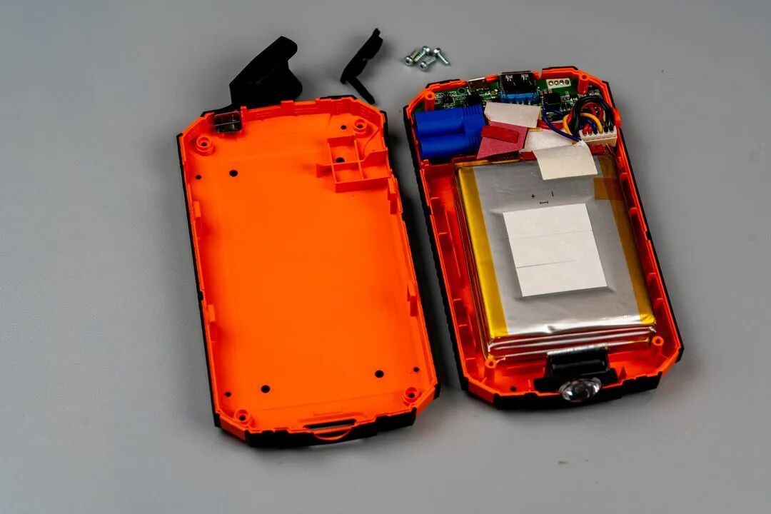 拆解飞利浦汽车搭电宝:12V 输出 500A,这么恐怖的功率是怎么实现的!图6