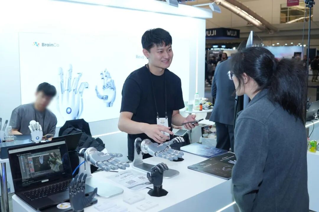直击IROS丨灵巧操作再进一步,强脑科技亮相全球机器人顶会图3