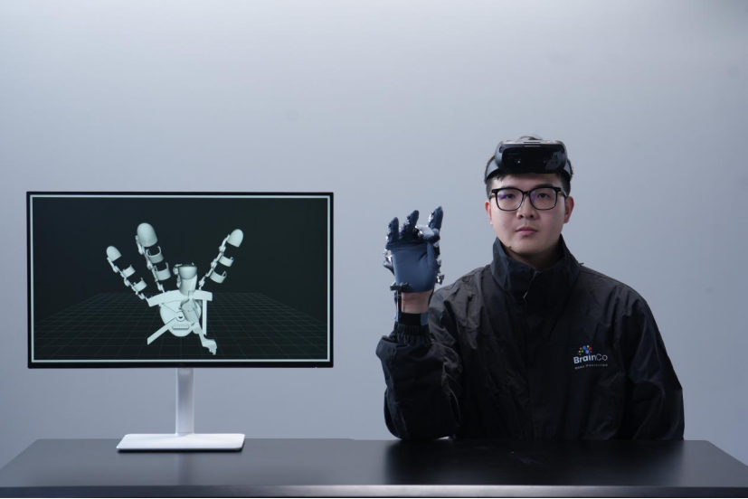 直击IROS丨灵巧操作再进一步,强脑科技亮相全球机器人顶会图4