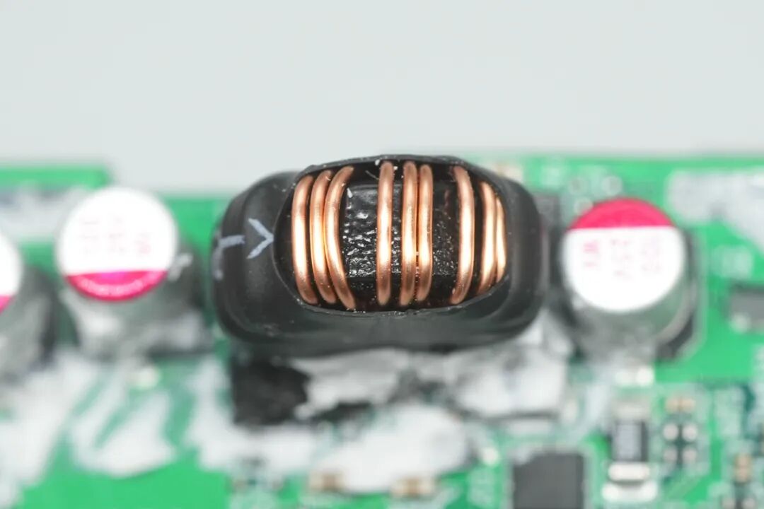 拆解报告：安克Zolo 55w 20000mAh自带线新国标移动电源图61