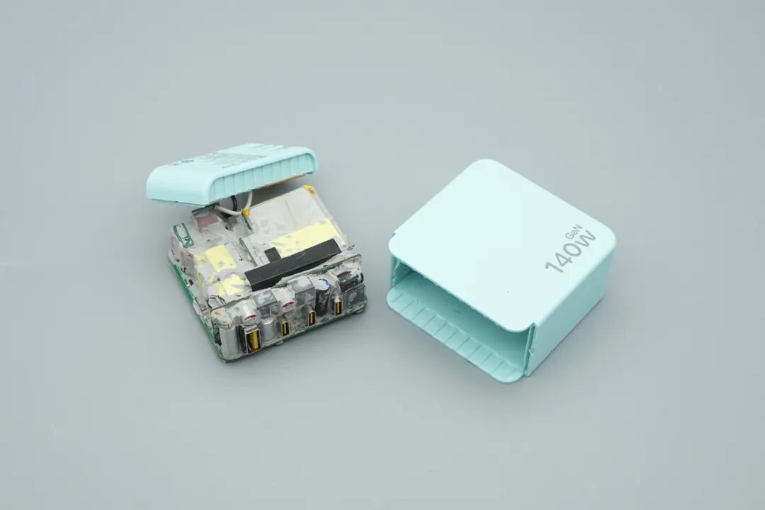 拆解报告：石龙富华140W 3C1A氮化镓快充图27