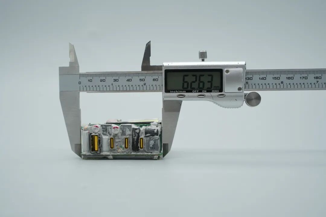 拆解报告：石龙富华140W 3C1A氮化镓快充图32