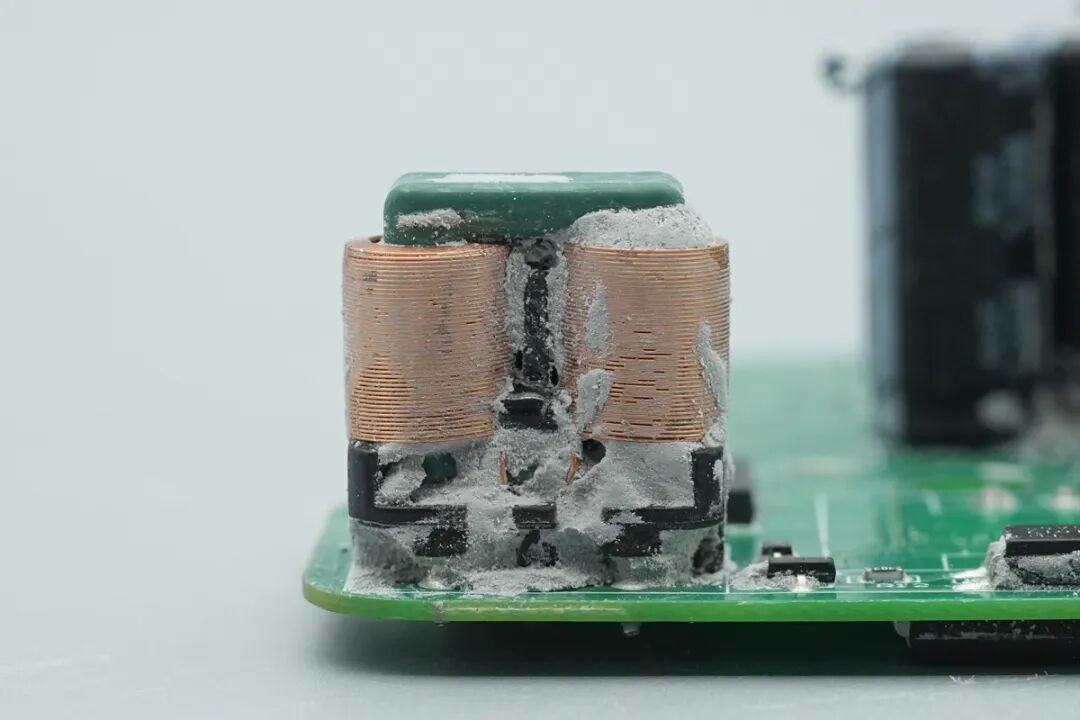 拆解报告：石龙富华140W 3C1A氮化镓快充图47